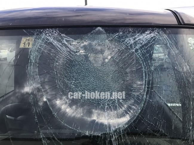 飛び石が原因でガラスが割れたら修理費用は誰が負担するべきか 初心者でも失敗しない 自動車保険の節約術
